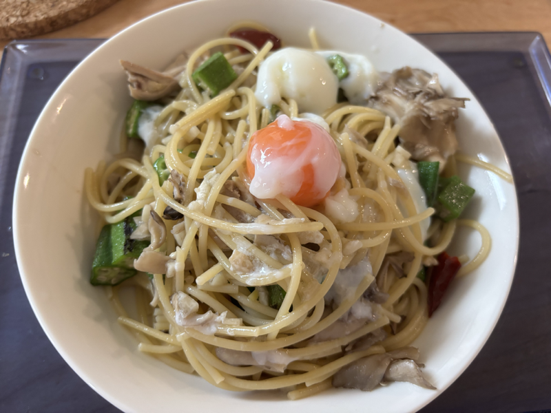 ゆで鶏とオクラとまいたけのペペロンチーノの完成イメージ