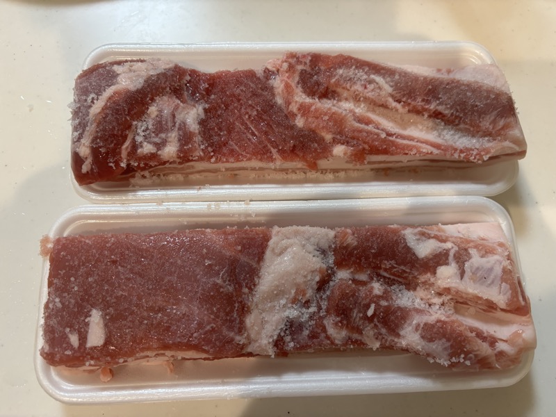 塩を振った豚肉