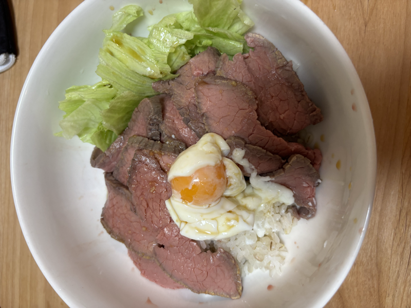 低温調理ローストビーフ丼の完成イメージ